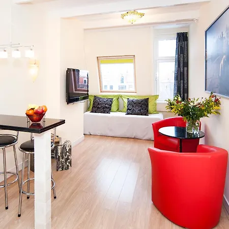 卡那里斯民宿 *