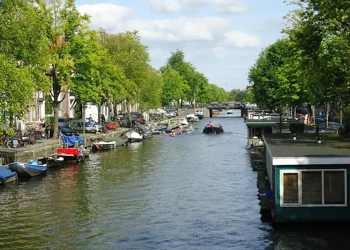 ホームステイ Canaliscious *