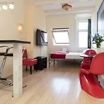 Canaliscious 홈스테이 *