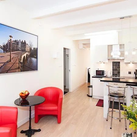 Проживание в семье Canaliscious *