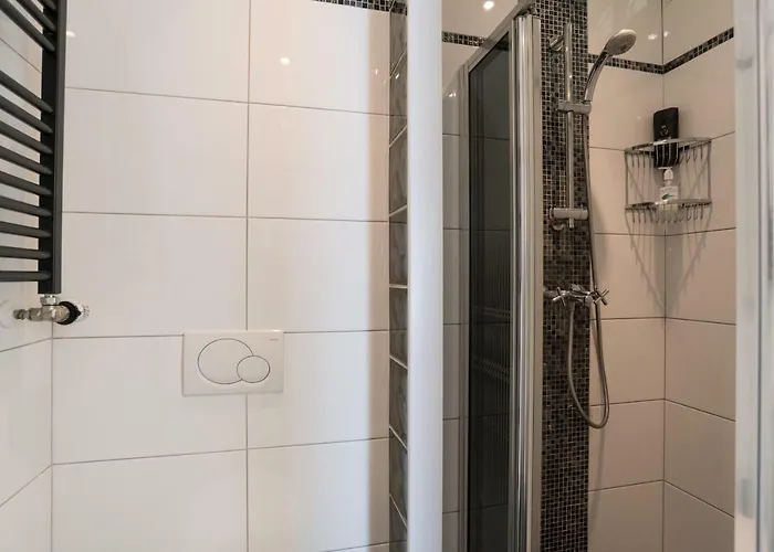 Проживание в семье Canaliscious